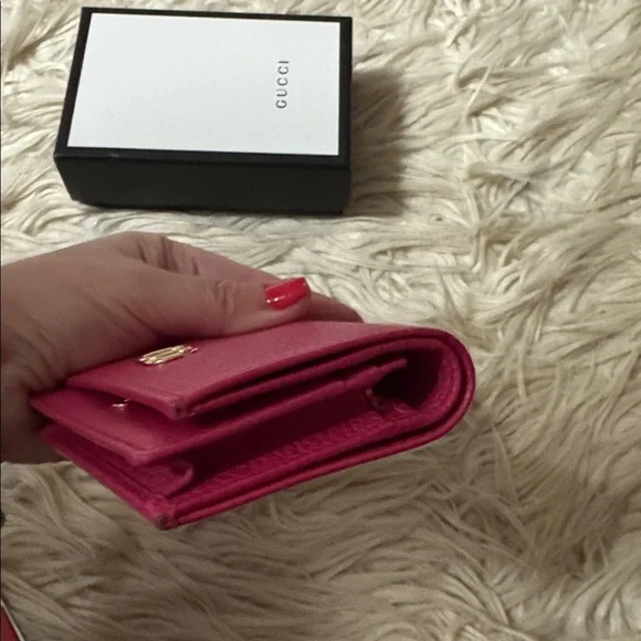 Gucci Fuchsia Compact Leather Wallet - Picture 14 of 15